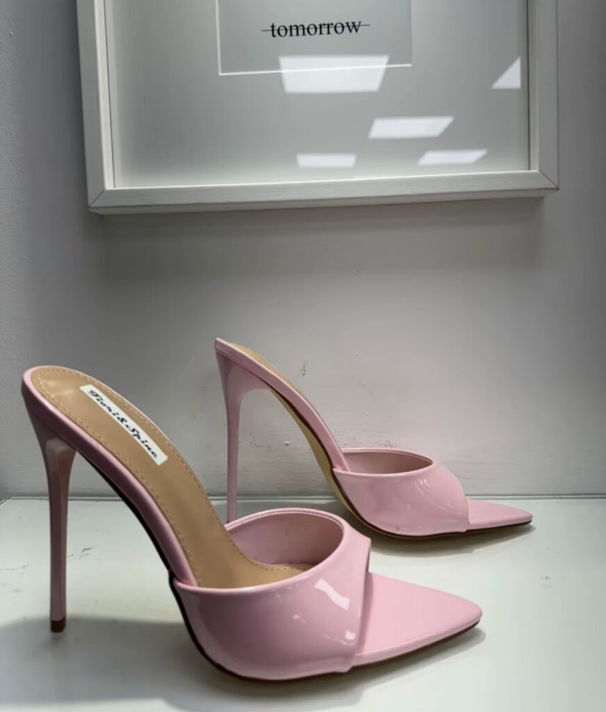 Sabot Mule in Vernice a Punta con Tacco Stiletto – Fiori & Spine